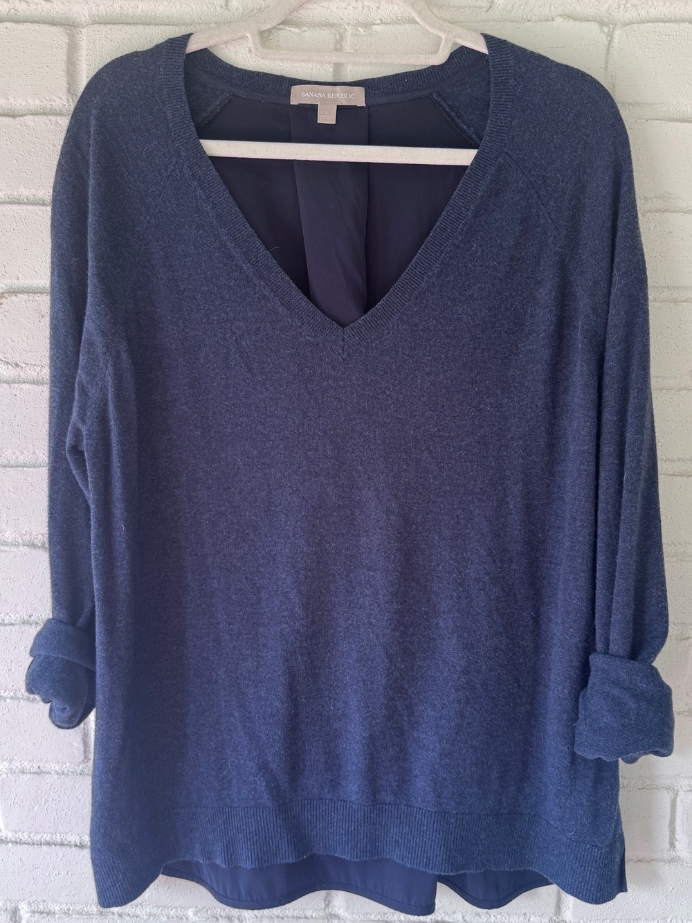 BANANA REPUBLIC • Navy V-Neck Merino Wool Sweater • Womens LARGE